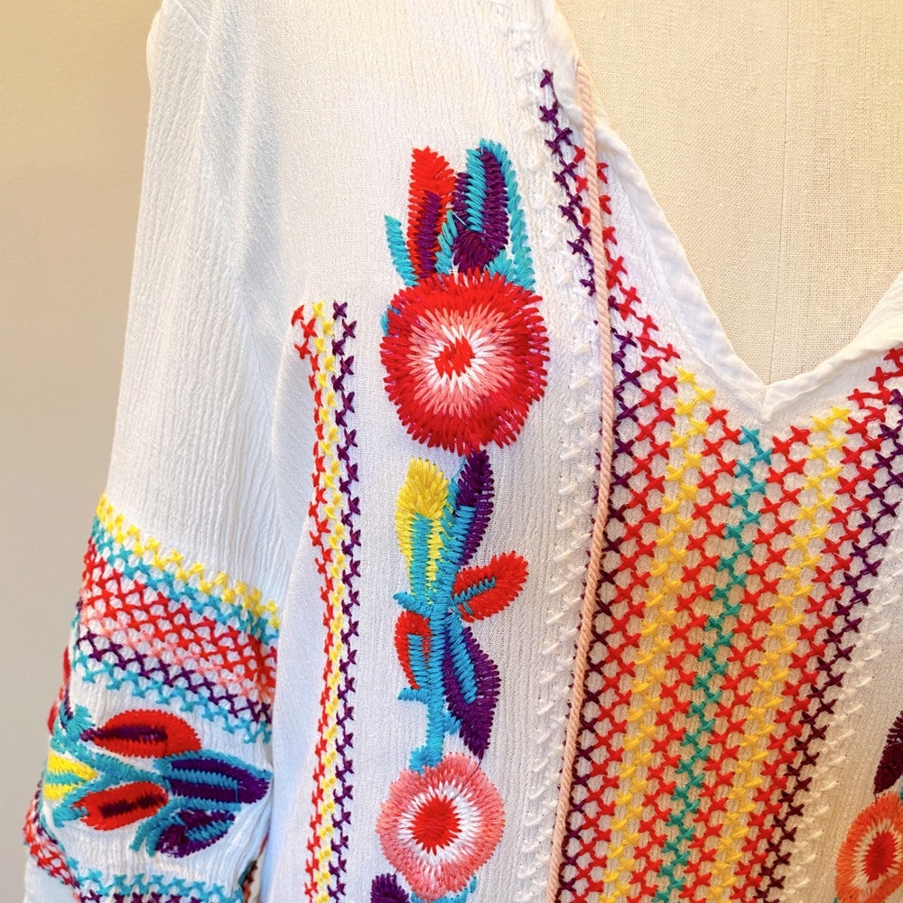 Embroidered folk pattern beach tunic - Picture 5 of 5